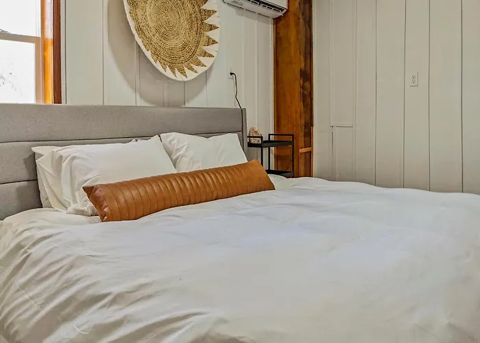 Pet-Friendly Near Zion & Hot Tub In Downtown Kanab